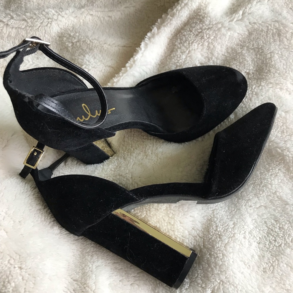 LuLus Velvet Closed Toe Heel